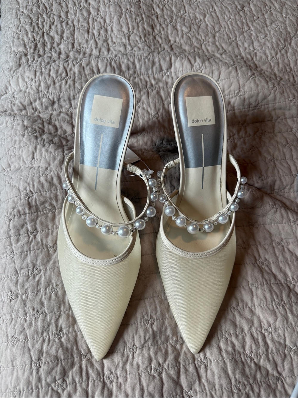 NWOT Dolce Vita Cream Pearl-Accent Pointed Toe Mesh Bridal Heels - Picture 4 of 7